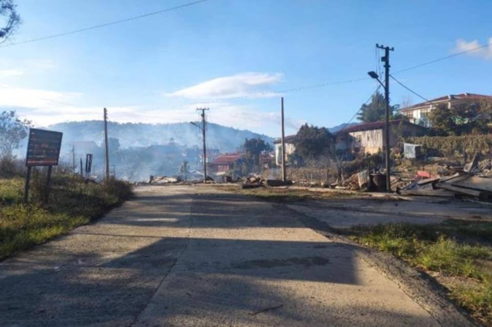 Kelvin_Maung's tweet photo. Devastation in #Thantlang #htantalan after the mass fire set by Min Aung Hlaing led SAC troop. In Chin State it is hard to build a house because of the geographical difficulties, but SAC inhumanly destroyed public properties.
#WhatsHappeningInMyanmar #Nov1Coup https://t.co/uY0yjjvHQT