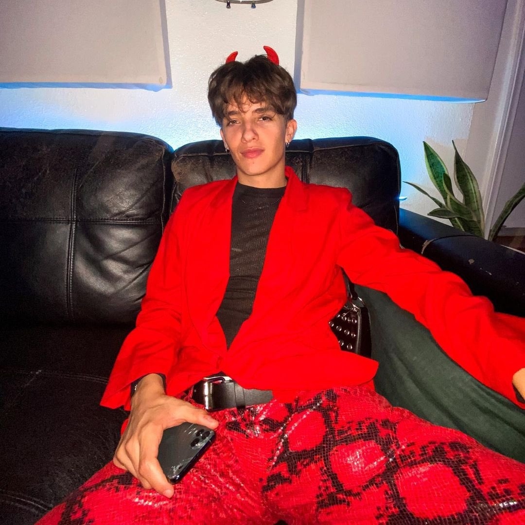 happy halloween with two extremes. 💜❤‍🔥