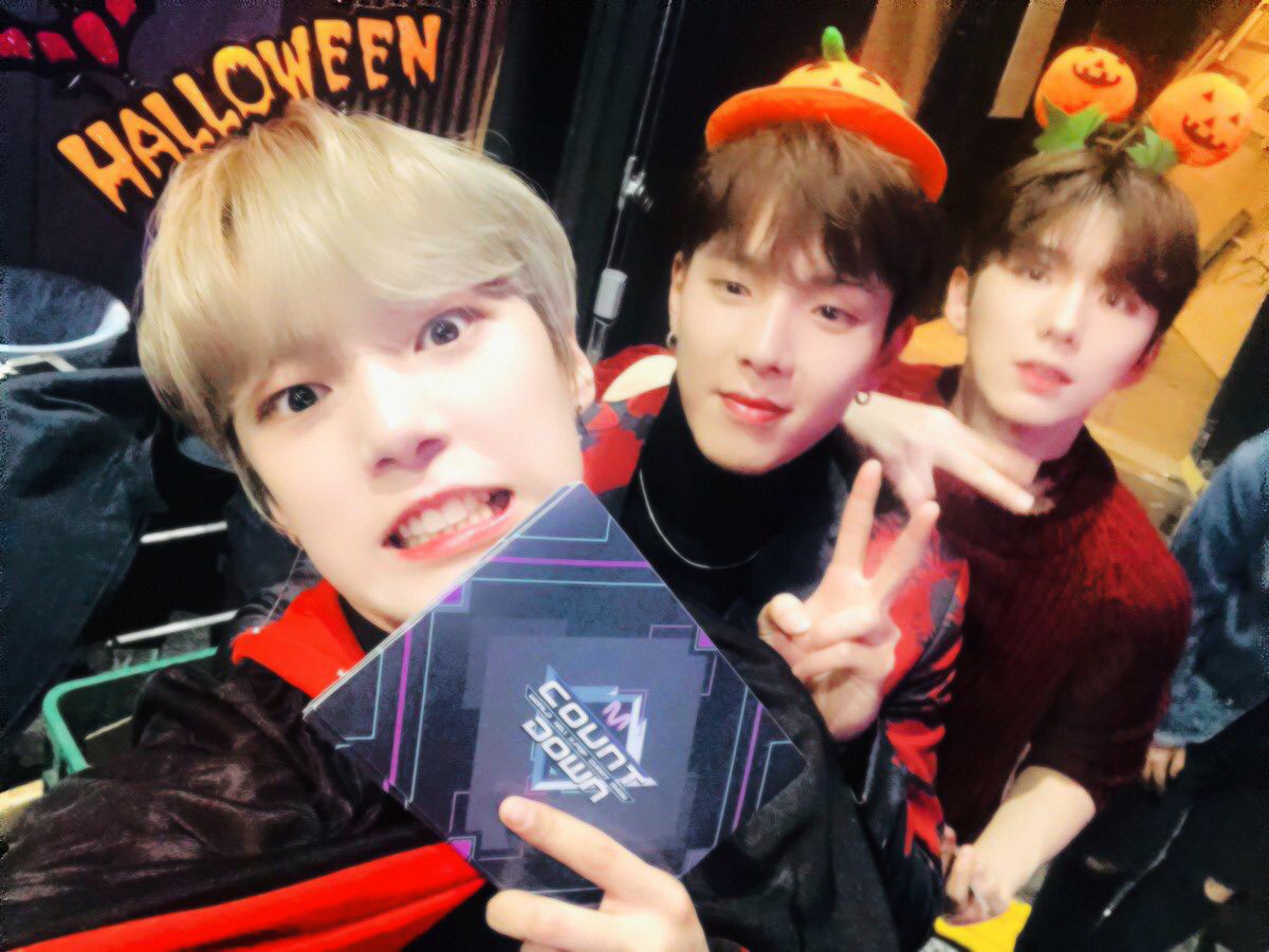 WEAREMlXTAPE's tweet photo. ⠀ ⠀⠀  =͟͟͞͞[CHIRPBIRDICON]       чour        (  #fᥲv.  )        乀       @ ⠀  𝗠𝗜𝗫𝗧𝗔𝗣𝗘⠀   [       𝕦𝕡 ⠀ | ⠀ 𝐝𝐚𝐭𝐞 ⠀ __ ⠀ ᥲt ⠀ : ⠀ #HappyHalloweenwD   !

A estos tres mosqueteros les dijeron #WelcomeToDIAMONDWorld, y ellos puestísimos para la Spooky Party. https://t.co/EmWt4C73L2