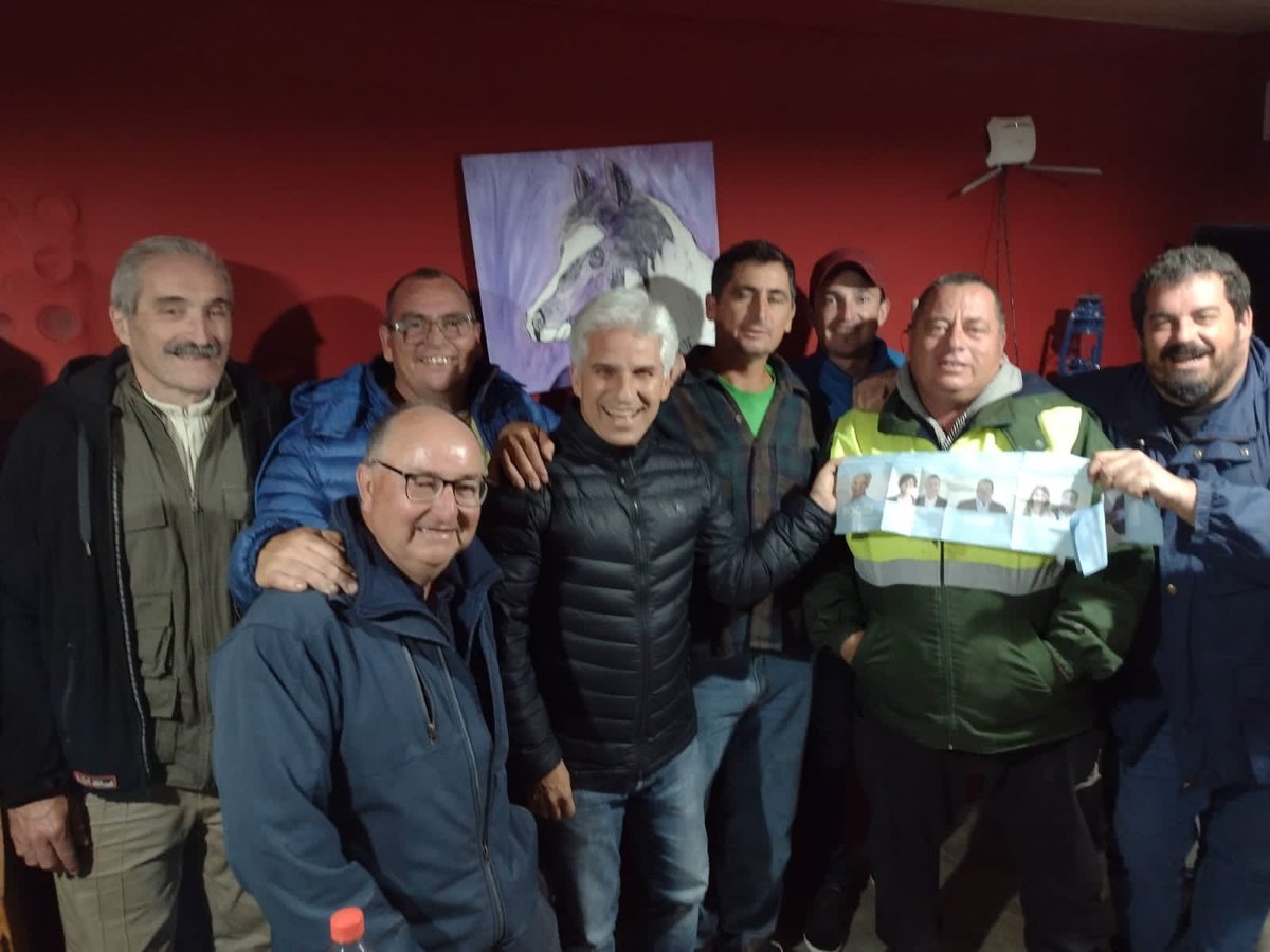 claudiojpoggi's tweet photo. Este domingo a la tarde visitamos a los vecinos de POTRERO DE LOS FUNES. Junto a nuestro candidato a intendente @iolagaray y el gran equipo de concejales que lo acompaña pudimos escuchar todas las inquietudes. Gracias por abrirnos las puertas de sus hogares !!! https://t.co/lFMpsdfQJ7