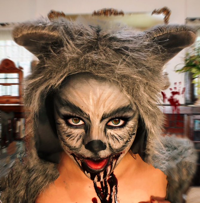 Happy Halloween bitches.   No I am not pizza rat. https://t.co/pGlo6e8XQ1