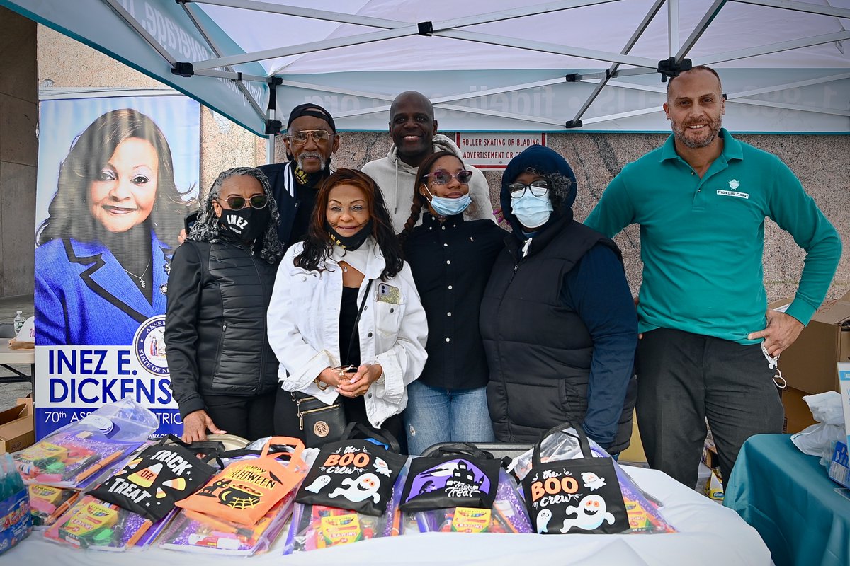 NadezdaTT's tweet photo. Happy Halloween Party in Harlem, NYC with 
@IE_Dickens and @NAACP @galeabrewer Photos by @NadezdaTT  Covering for @HCNewspapers 
#halloween2021  #nychalloween https://t.co/dVszWuAZAP