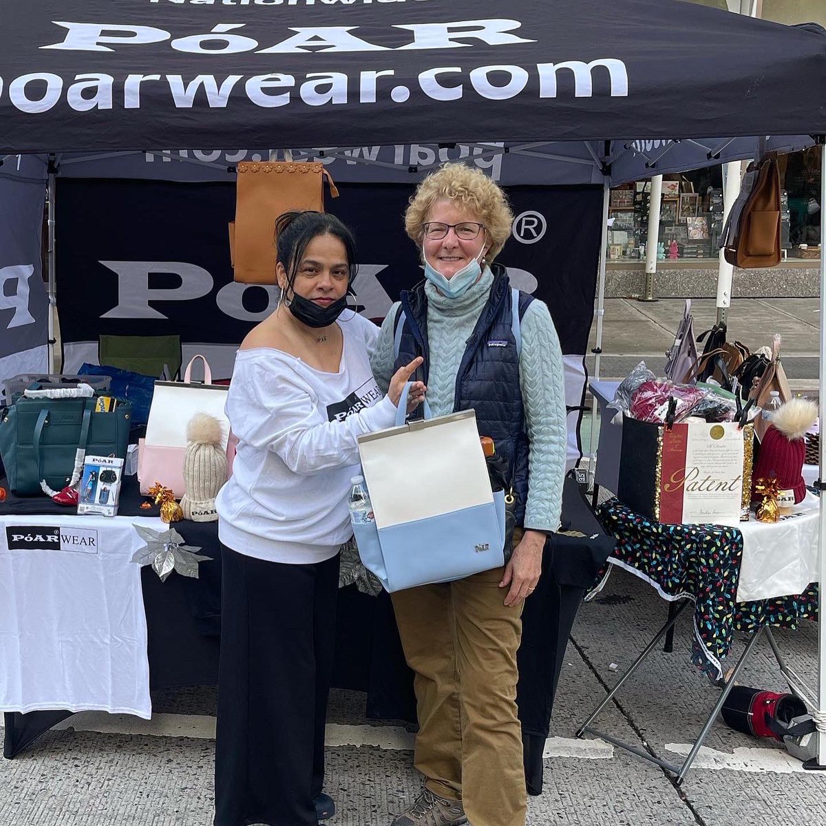 poarwear's tweet photo. Welcome to PóAR world! #poarwear #newyork #poarwearcustomer #nyc #commuterlife #functionalbags #streetfair #MardiGras #mta #nurse #handbags #entrepreneurs #Customer #HappyHalloween2021 #traveler #travelbloggers #women #Diversity #NewJersey #metrocard #fashion #fashionable https://t.co/80mKO9DNCk