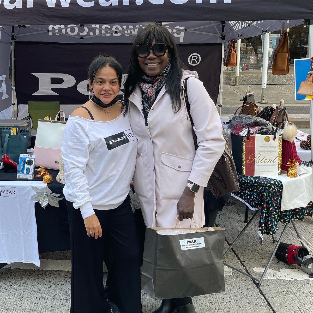 poarwear's tweet photo. Welcome to PóAR world! #poarwear #newyork #poarwearcustomer #nyc #commuterlife #functionalbags #streetfair #MardiGras #mta #nurse #handbags #entrepreneurs #Customer #HappyHalloween2021 #traveler #travelbloggers #women #Diversity #NewJersey #metrocard #fashion #fashionable https://t.co/80mKO9DNCk