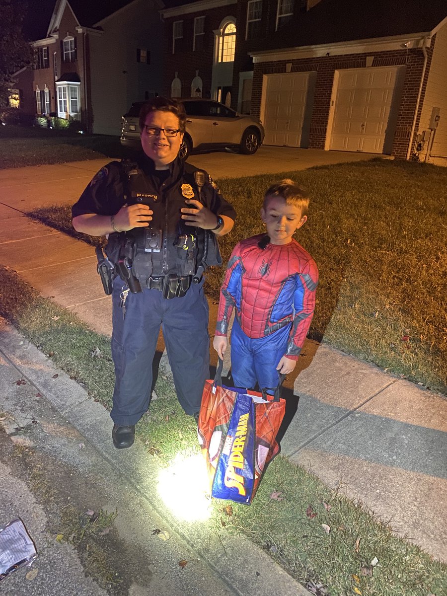 chief_601's tweet photo. This evening La Plata police officers and members of Explorer Post 1888 La Plata, MD were out and about in the community ensuring the safety of our young super heroes, princesses, and goblins.  It was a night of great community interaction.  Happy Halloween from LPPD! https://t.co/Sm18sPV8zI