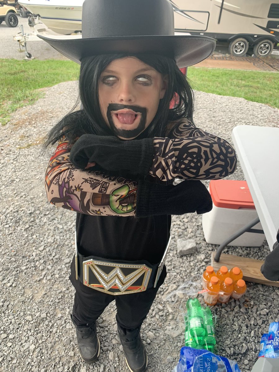 Cass_Rae's tweet photo. Happy Halloween from The Undertaker @WWE @undertaker https://t.co/ClKdUBTnER