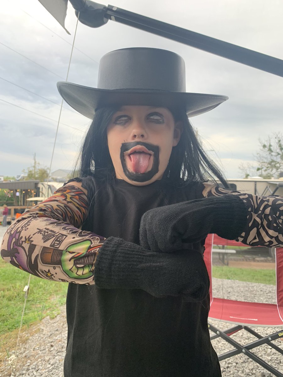 Cass_Rae's tweet photo. Happy Halloween from The Undertaker @WWE @undertaker https://t.co/ClKdUBTnER