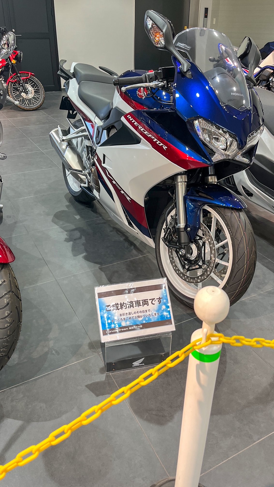 Honda Dream 仙台六丁の目 Vfr800f 押しの皆様 人気車種に入れておらず失礼いたしました この週末で 嫁入り が決定 国産唯一の V4 Vtec 搭載車 アルミツインチューブ 採用で 片持ちプロアーム ツアラー というよりスポーツバイクよりの装備