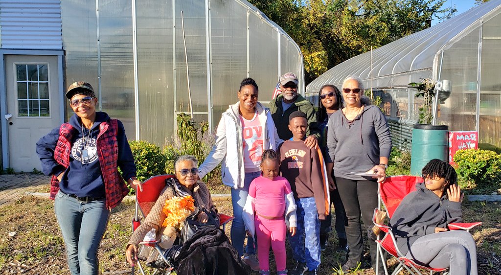 swimbaby5's tweet photo. Another beautiful day and the #land...
Fam, we got it in 
@ #GMG's Fall Clean Up
w/ #GreenandCleanTrailor 
@CLEProgress
we worked hard &amp; played harder...
Thanks to all who pitched in &amp;) a special shout out to 
#MaryMcGee https://t.co/Qu9os0xywe
for your generous donations🎁 https://t.co/pIp1UxPA7e