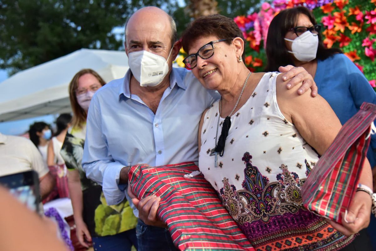 Cerramos octubre con música, premios, regalos y alegría,  homenajeando a las madres de la ciudad. Nuestro compromiso de estar cerca y trabajar por el bienestar de todas las correntinas se mantiene intacto.