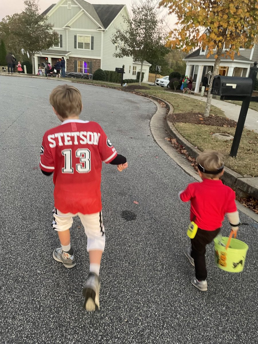 k_h_ely's tweet photo. @KirbySmartUGA &amp; our very own @StetsonIV take on Canton tonight. Angelman Syndrome has nothing on our Stetson. The real duo should meet these 2 and learn all about Angelman Syndrome! Maybe even play at Stetson’s Chip Away 🏌️‍♂️ @UGAAthletics https://t.co/U9O6KVVdDU