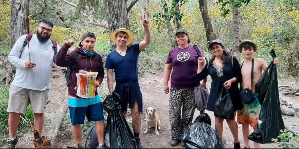CATucapel's tweet photo. Bella jornada de recoleccion de basura. Río Rucue,Antuco. @antuco @ChabelaLagar @CATucapel @antukoresiste https://t.co/US86arKMN9