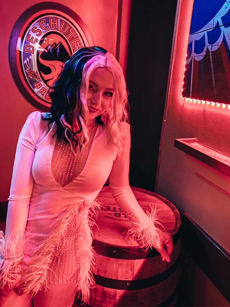 lyssotten's tweet image. Cruella De Vil, if she doesn’t scare you no evil thing will. 
#Halloween #Cruella