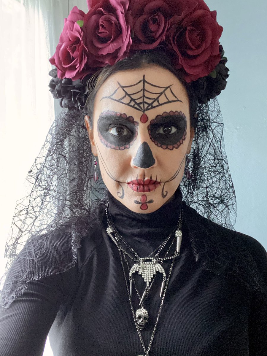 When you trick or treat with your bff’s nieces, you dress appropriately 🥀☠️