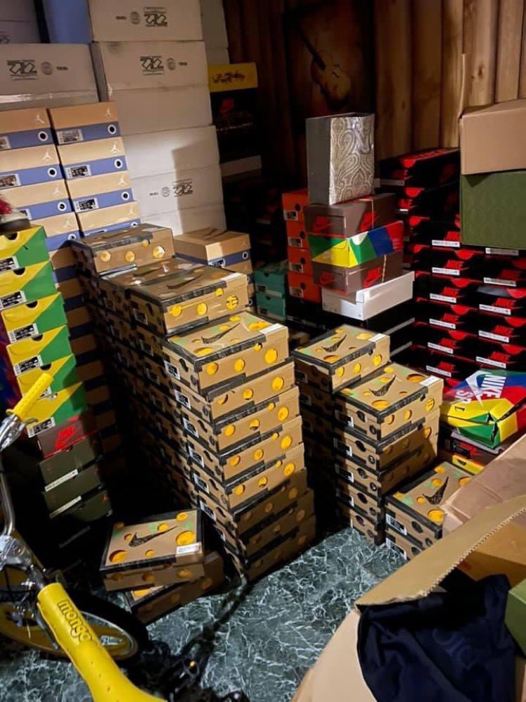 Buying all deadstock sneakers ‼️⚡️

Paying better than your MCM

Let’s make business together and gain riches⚡️⚡️

1 pair -> 100 pair it doesn’t matter we must get rich and do it together 

discord.gg/u2v4vVNs