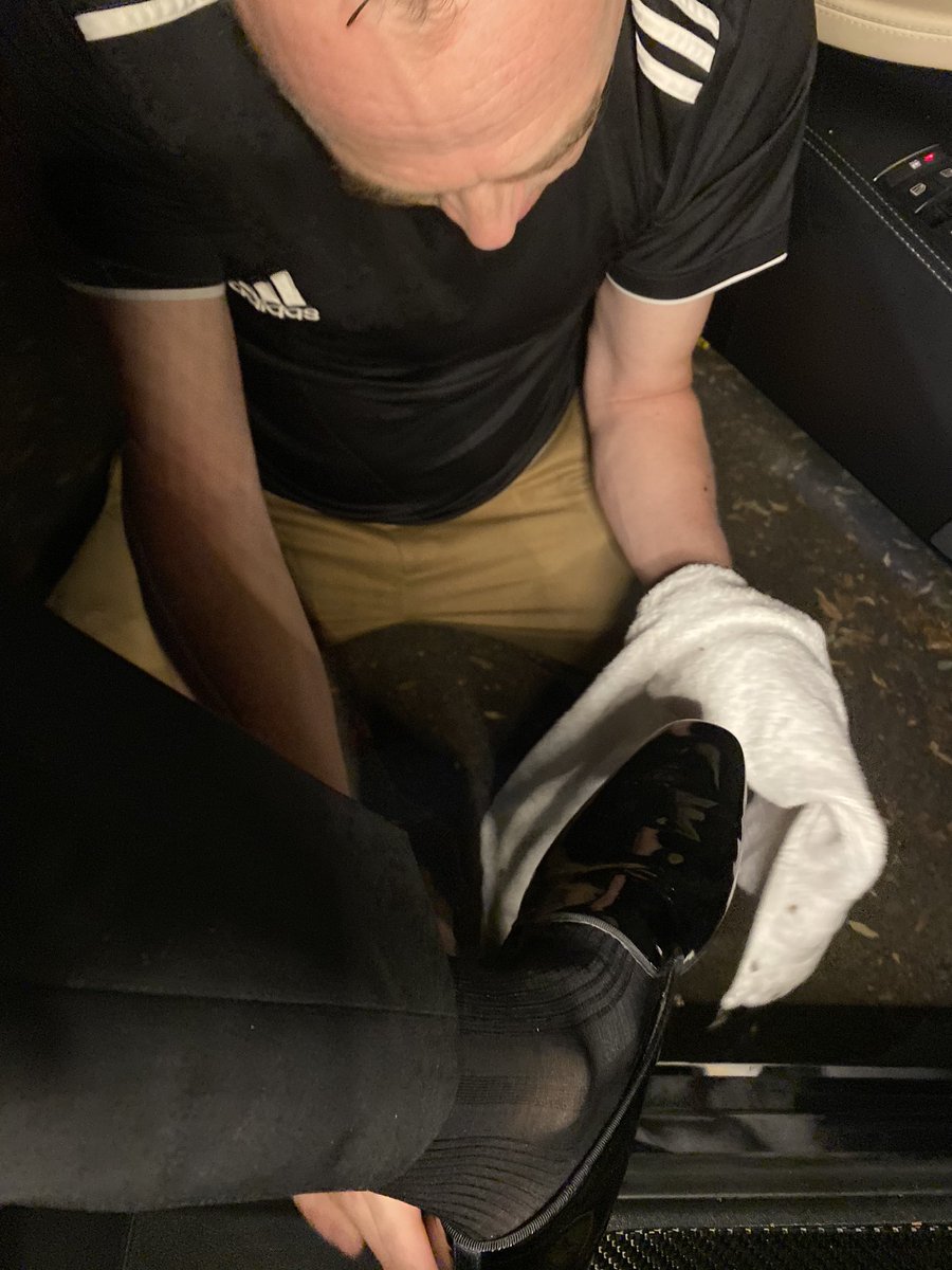 sereen_official's tweet photo. https://t.co/30itGtZQEB look what I found in the car wash.  A straight maggot.  For $100 he cleaned the sole of my Christian Louboutin.  Want to know what he will do next for $1000 !join my onlyfans as I am going to hire him for my next shoot https://t.co/3dqRRkGde2