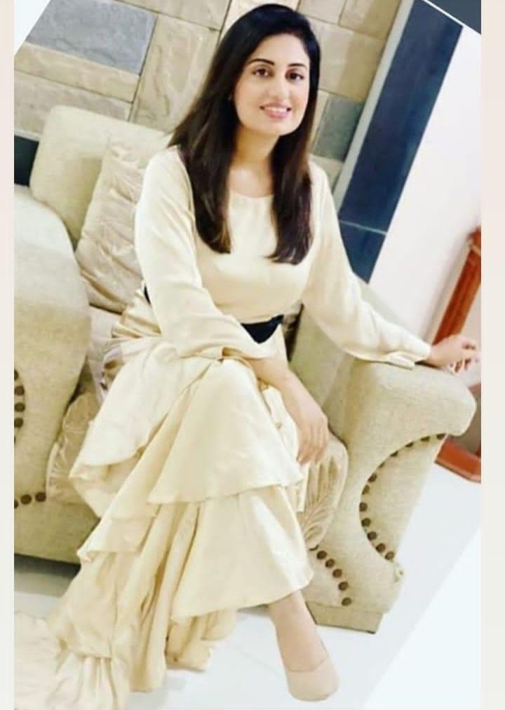 lifelinefarah's tweet photo. In the #throwback pics of #onthisday from #01November2020 #FarahIqrar #memories 
Pic of @fara_yousaf 
Brand from you @NaziaMemon01 
Visit Karen is Account par @NM_NaziaMemon 👈
Dress price of 4799, so good looking 👌😍 https://t.co/muuron8SOe
