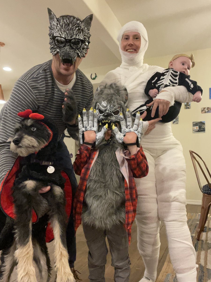 tracyjtownsend's tweet photo. Happy Halloween from the Townsends. https://t.co/ONJLH6Fnvz