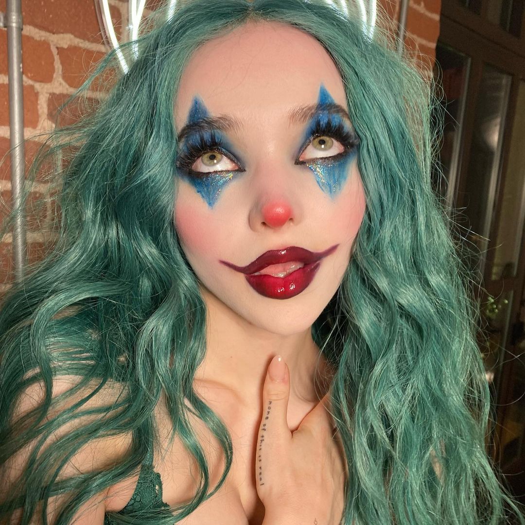 telmarwarrior's tweet photo. ⠀⠀  › ‘🤡
 ー Trıck? 𝗧𝗿𝗲𝗮𝘁? Or trıck 𝘁𝗿𝗲𝗮𝘁? All I ɯαnt, mч sɯeet soul, ıs for thıs dαч to be mαgıcαl. https://t.co/3fMMdRQyDq