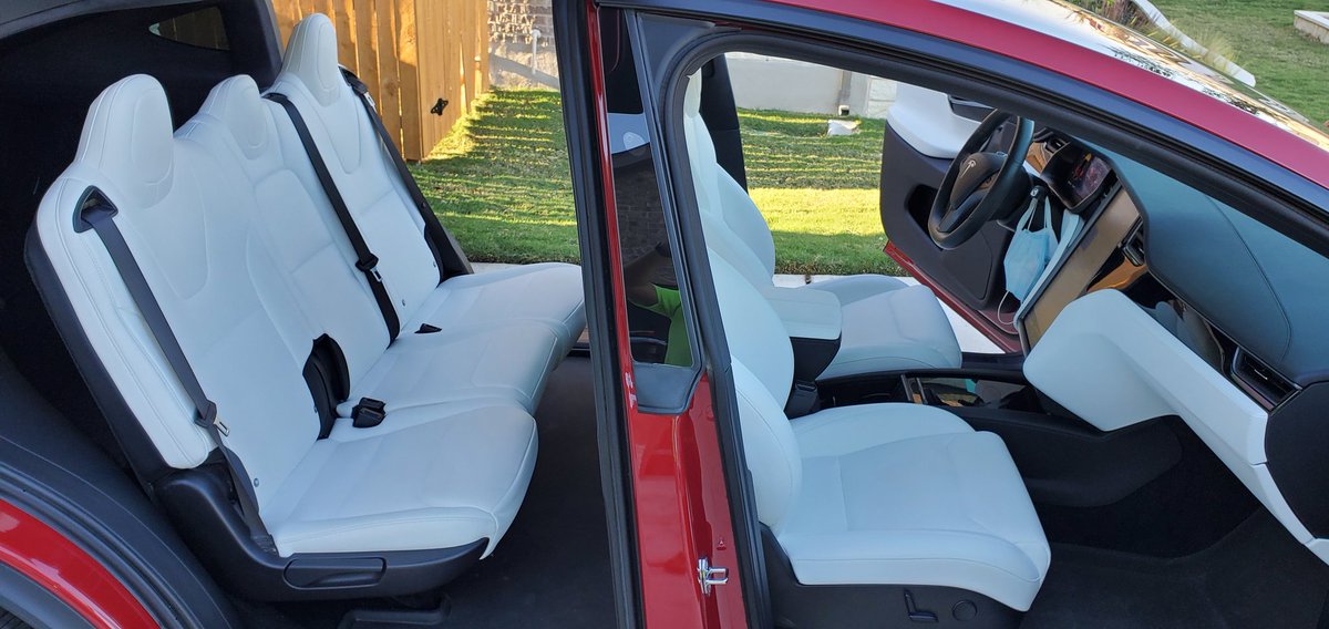 JohnEG78's tweet photo. "Get the white interior", they said. "It's easy to keep clean", they said.
Yes, yes it is. @feynlab #Textile & #Rinseless 2 years, over 30k miles that include 5k+ miles of out of State road trips. #ModelX https://t.co/BDQPUiYtTp