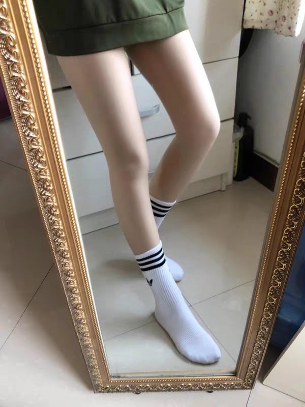 TerryLakemoon's tweet photo. 新的光腿神器，但感觉有点假白

#反差 #反差婊 #母狗 #肉便器 #骚货 #性奴 #聊骚 #高潮 #羞辱 #自慰 #原味 #中出 #做爱 #啪啪啪 #约炮 #sm #女王 #女s #字母圈 #调教 #榨精 #丝袜 https://t.co/fJnushcaW7
