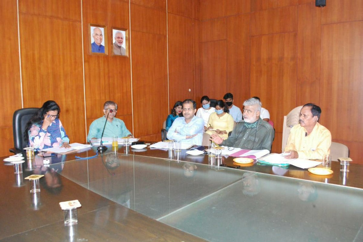 SmtJMOfficial's tweet image. Chaired the 15th Board Meeting of Building &amp;amp; Other Construction Workers with Commissioner Labour &amp;amp; Employment Mr. Raju Gawas &amp;amp; Asst. Labour Commissioner Mr. Prasad Pednekar.

#Together4Goa #GoaAt60