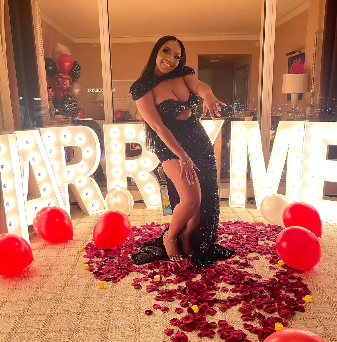 Shanzi_a's tweet photo. Issa Birthday Fiancée!!!! I couldn’t wait on the professional pics me frighten bad 😂😂😂. I love you my fiancé @nino_tns❤️❤️❤️. #isaidyes https://t.co/QOvO3IZuXT