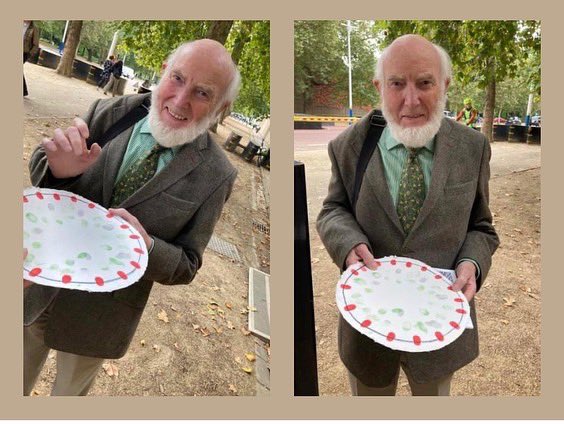ElaineRartist's tweet photo. ‘My message as I lay my fingerprint is the earth is in crisis and we ALL have to sort it out’ Professor David Goode PhD, FLS, FCIEEM,adding his #fingerprint to #SPOTtimespotTIME #conservationmeanslife #alllife #sittingequally #artaunifyinglanguage
https://t.co/Md0B0oD96y https://t.co/EpqicT7IJJ