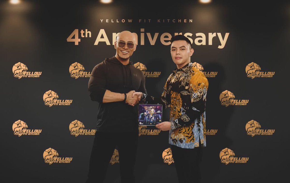 katafathan's tweet photo. Hahaha happy anniversary ke 4 YellowFit @yellowfit_ dah bikin heboh dengan poster film nya om Deddy. Intip promo nya ahh https://t.co/tV1zTRMngG