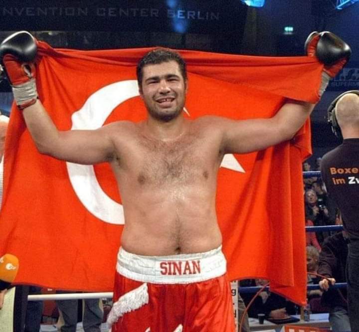 UgurGuven25's tweet photo. GELECEK AİLESİ OLARAK

30 Ekim 2015'te vefat eden Millî Boksörumuz, Dünya Ağır Siklet Boks Şampiyonu Sinan Şamil Sam'ı Rahmet ve Minnetle anıyoruz.
 Ruhu şad olsun.
#SinanSamilSam 
@Ahmet_Davutoglu @M_ZinnurKara @feramuzustun @selcukozdag @AyhanSeferUSTUN @abdullahbasci https://t.co/c7a7K6RkTF