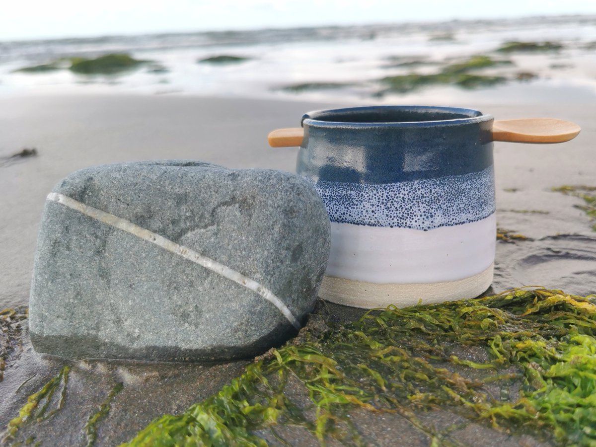 I make unique &amp; functional stoneware ceramics inspired by the sea &amp; coast of west Wales. Looking for gifts for friends &amp; family, or something special for yourself? Everyone likes a reminder of warm days at the beach #MadeInWales #MHHSBD
tidelineceramics.co.uk/?post_type=pro…