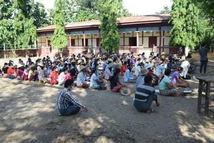 A joint rally of #Monywa coalition strike and some villages from Amyint roadside area was also seen on Nov 1st. , today .
MYANMAR NEEDS HELP
#Nov1Coup
#WhatsHappeningInMyanmar