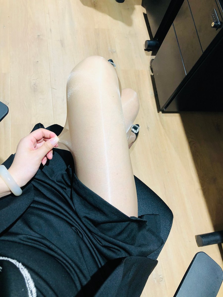 @limerencem 涞觅极光，抓住秋天最后的温暖！
#涞觅不止丝滑
#肉丝
#丝袜
#美腿
#恋足 https://t.co/OwsvGQfbja
