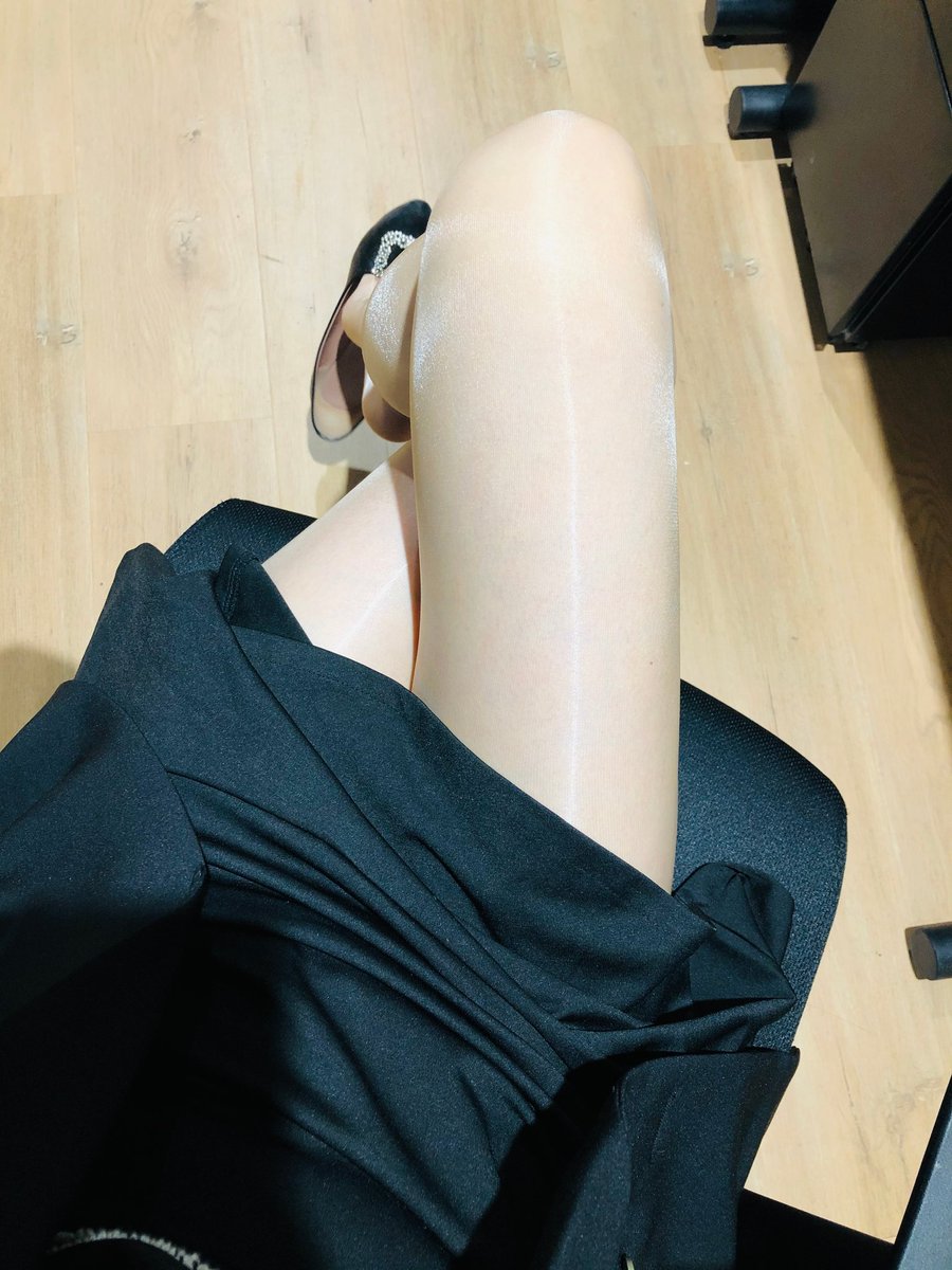 @limerencem 涞觅极光，抓住秋天最后的温暖！
#涞觅不止丝滑
#肉丝
#丝袜
#美腿
#恋足 https://t.co/OwsvGQfbja