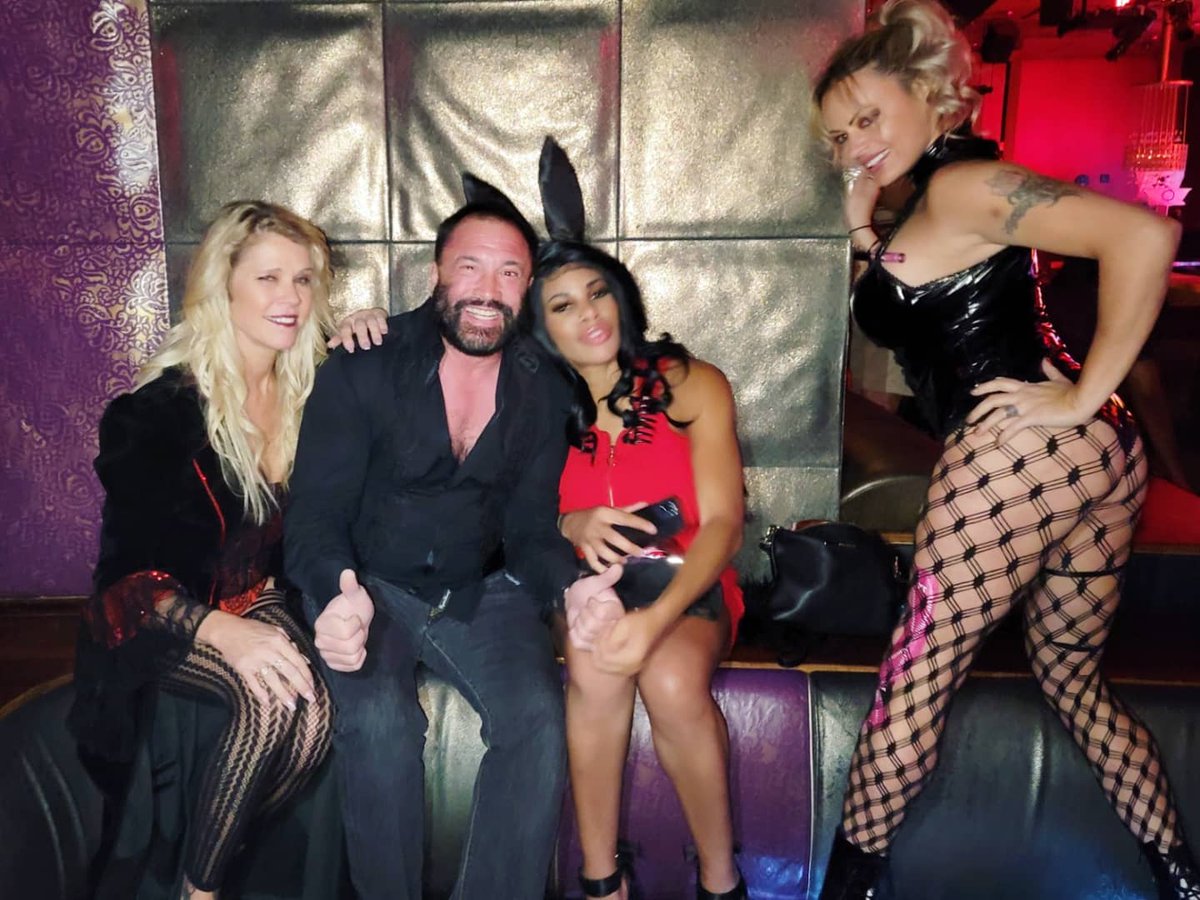 mileslong4real's tweet photo. Huge shout out to @MarqueeLV and @SirAKvegas for the AMAZING hospitality for myself @bellainksclips @glamgamerbytch @sheenawrestler @bellarockafell4 @therealshaylynn @VeronikawithaK @RealJenThomas 🤗🤗🤗🤗 #halloween #halloweencostume #halloween🎃 https://t.co/OrXMp7xmkg
