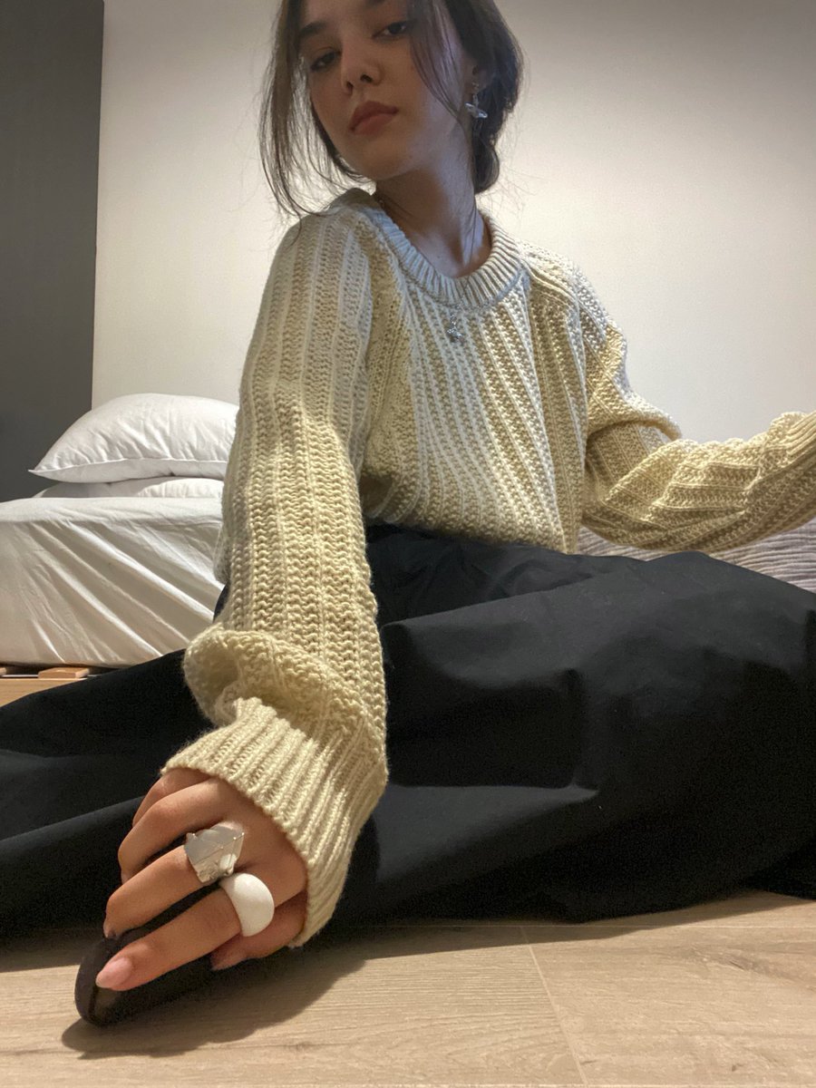 kissmemiyake's tweet photo. my outfit for fashion school today cause it’s cold in london now ʕ⁎̯͡⁎ʔ༄ https://t.co/5G6RKgFgWh