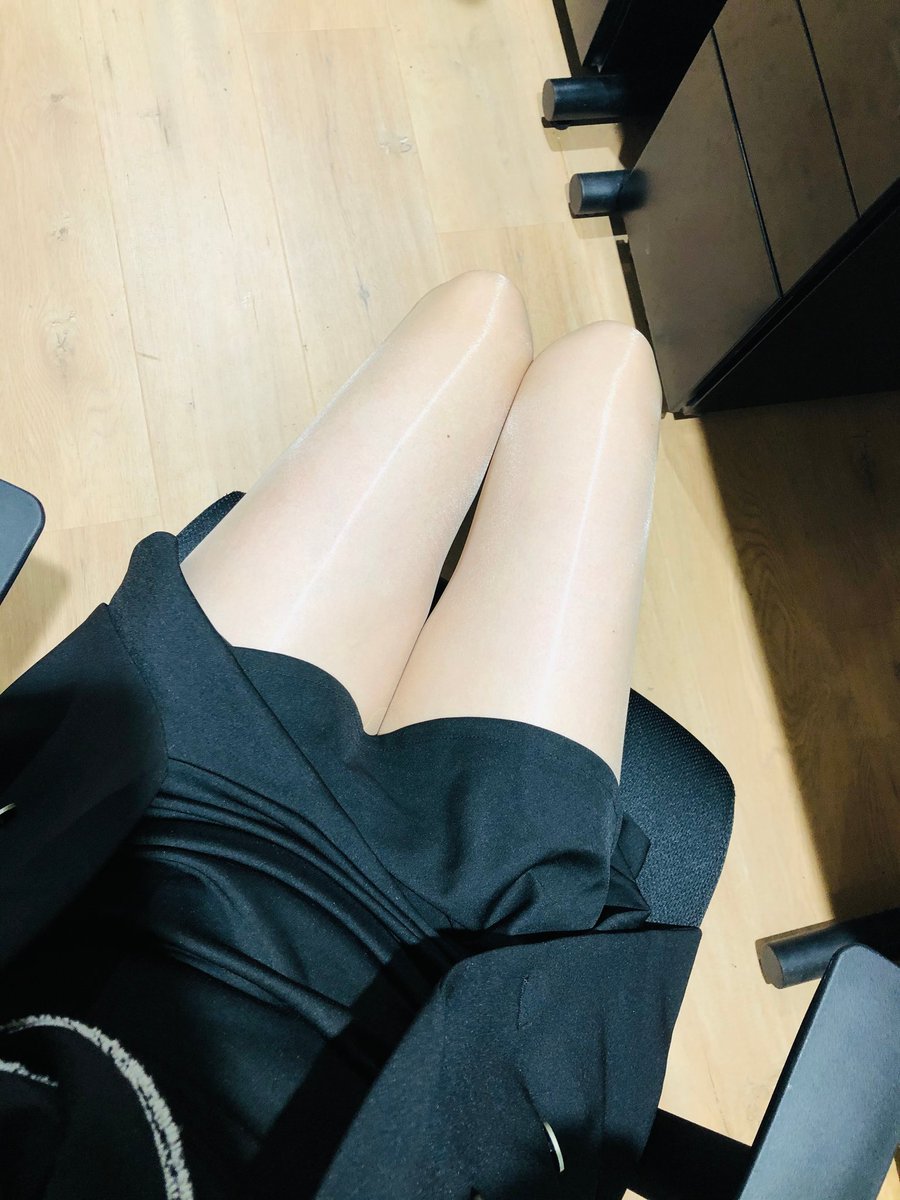 @limerencem 涞觅极光，抓住秋天最后的温暖！
#涞觅不止丝滑
#肉丝
#丝袜
#美腿
#恋足 https://t.co/OwsvGQfbja