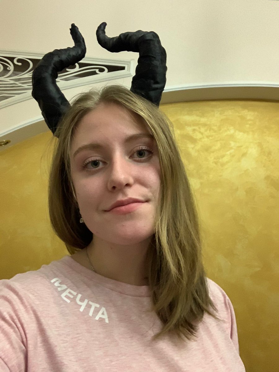 Olya_Klem99's tweet photo. А вчераа я была супер милой Малефисентой
#хел��оуин #малефисента #туса #праздник #ведьма https://t.co/5mUtixcAQS