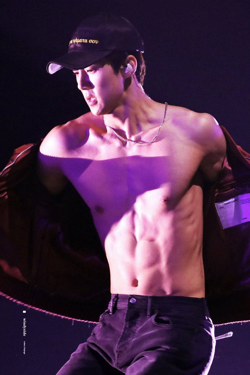 hourlyEXO's tweet photo. [@weareoneEXO #SEHUN] https://t.co/zS0mwAoNTl
