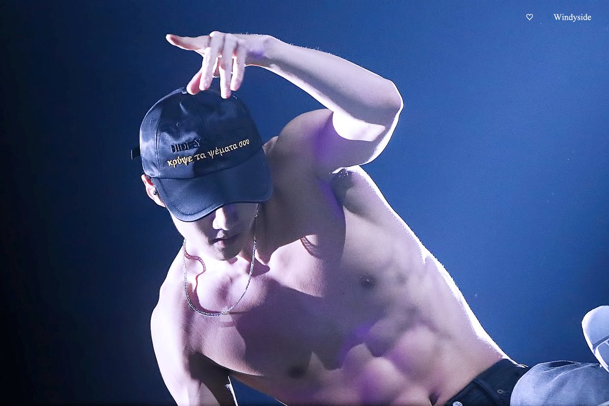 hourlyEXO's tweet photo. [@weareoneEXO #SEHUN] https://t.co/zS0mwAoNTl