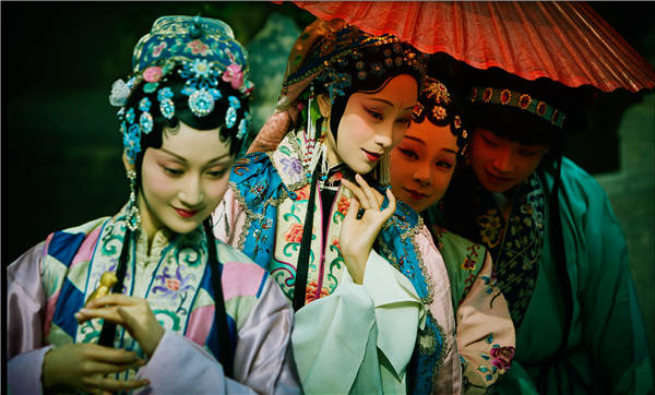 PerformingChina's tweet photo. Every October, young theatergoers who share a passion for Chinese opera with a modern twist gather at Beijing's Star Theater to enjoy the annual Xiqu Opera Black Box Festival. Find out what’s new at this year’s festival here: https://t.co/gBaRNxMHVh https://t.co/MWMbVwMncp