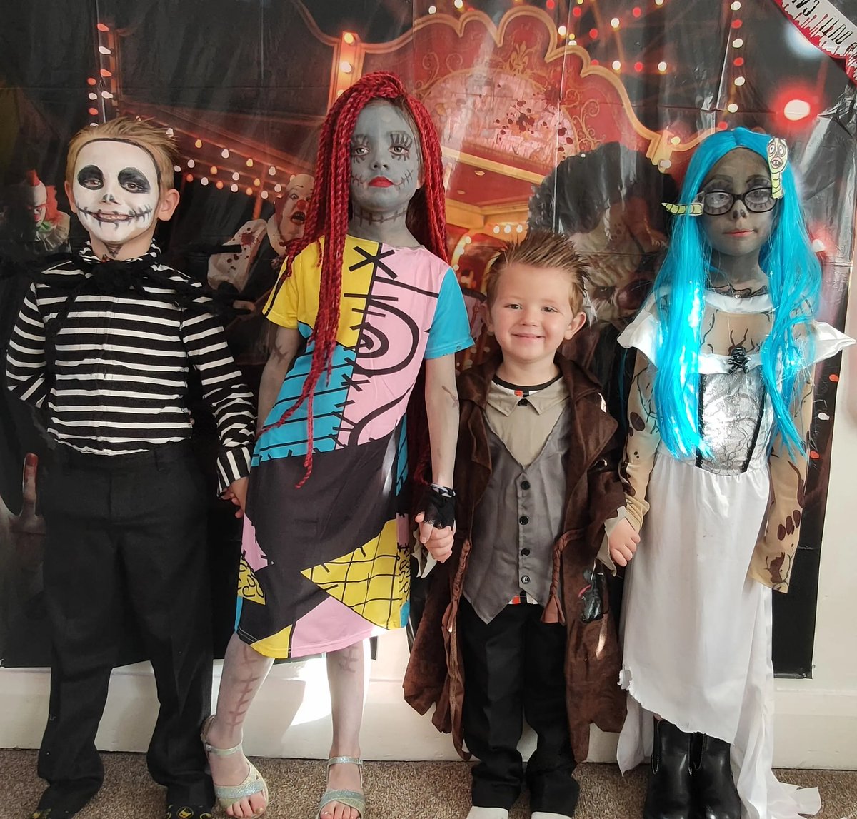 L a u r a tweet media