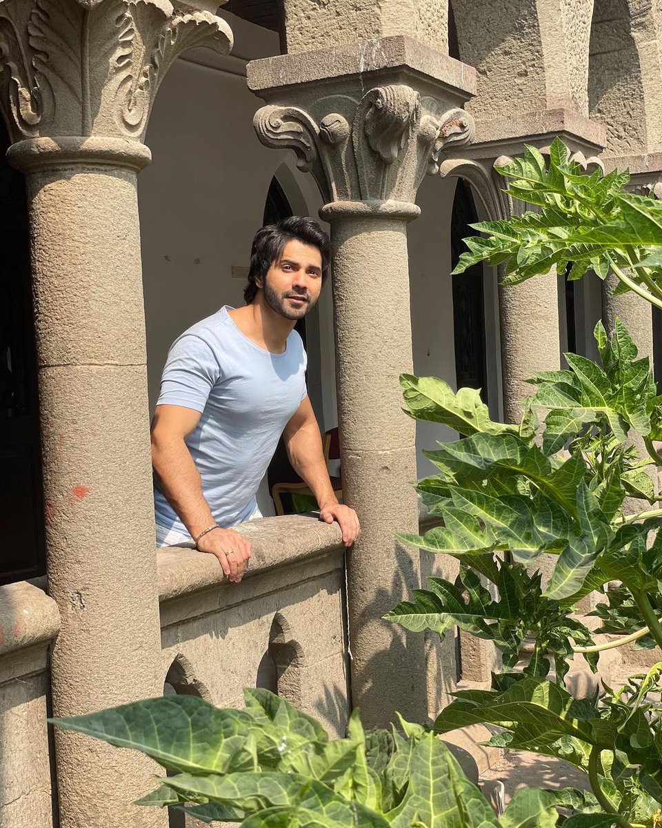 margarct's tweet photo. JJJ looks>>>>> 
@Varun_dvn gonna serve! 
{ #VarunDhawan } https://t.co/KJqmj7QUff