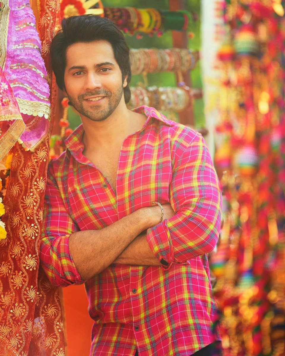 margarct's tweet photo. JJJ looks>>>>> 
@Varun_dvn gonna serve! 
{ #VarunDhawan } https://t.co/KJqmj7QUff