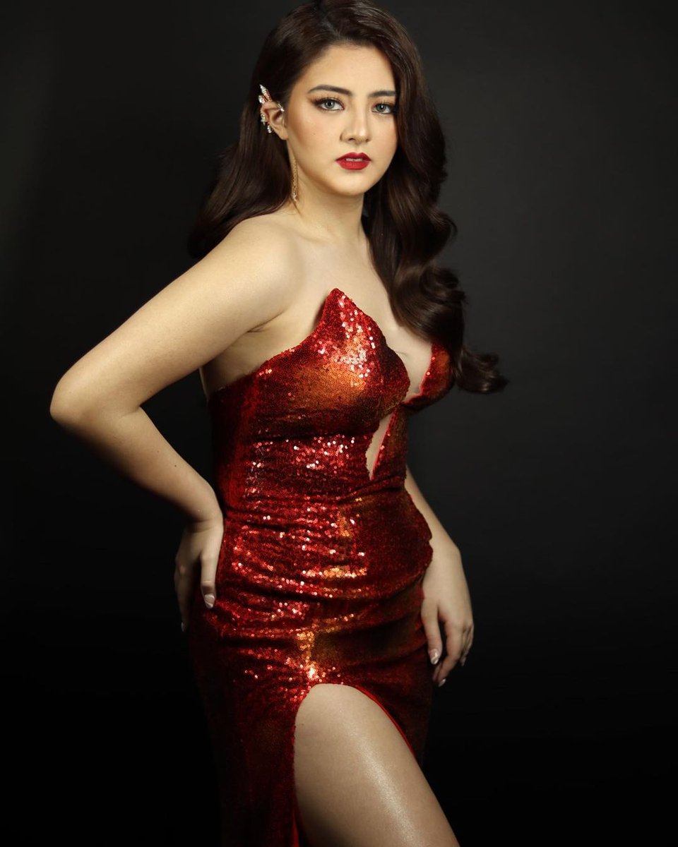 inquirerdotnet's tweet photo. CASSY AS CATRIONA ✨

LOOK: Cassy Legaspi channels her inner beauty queen as she donned Miss Universe 2018 Catriona Gray-inspired look for Halloween. 

📸: @skyline.jt  via @cebudailynews https://t.co/87eiRVFh91
