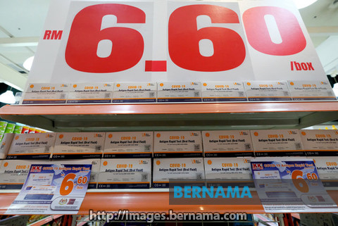 Premis KK Supermart bermula hari ini menjual kit ujian kendiri Covid-19 (RTK) dengan harga terendah iaitu RM6.60 selepas KPDNHEP melancarkan penjualan kit RTK Covid-19 di bawah RM10 seunit di KLIA2 hari ini.