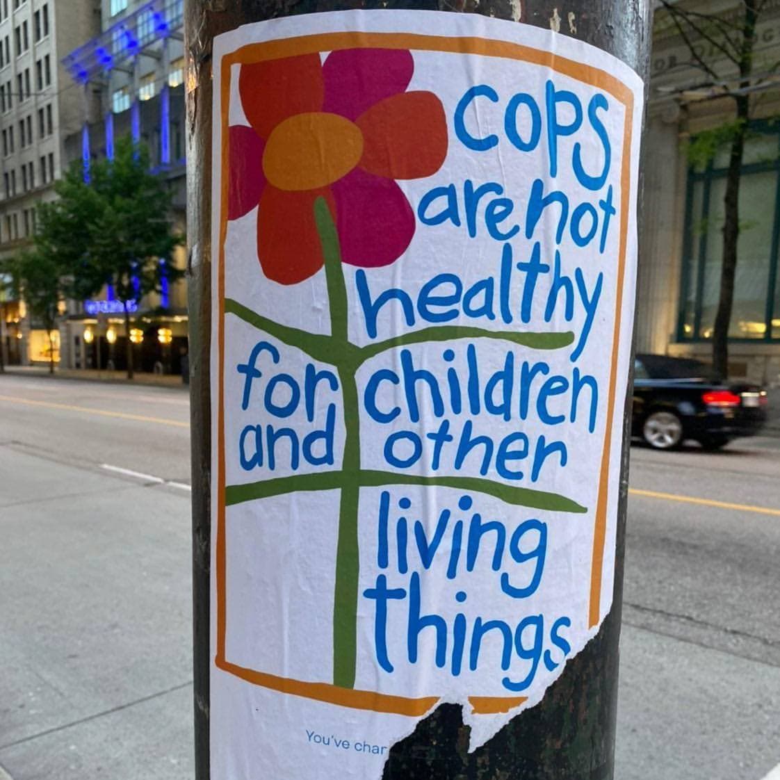 Portland Police ᵖᵃʳᵒᵈʸ tweet media