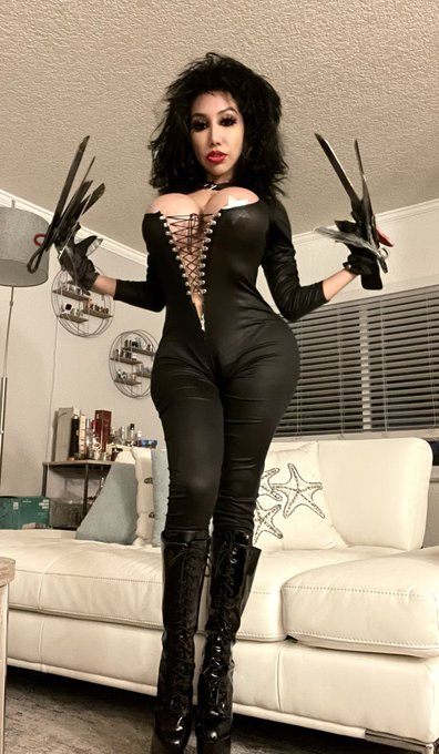 #halloween2021 #EdwardscissorHands https://t.co/mGwQ7ekyno<a href="/tag/halloween2021"class="tags">#halloween2021</a><a href="/tag/edwardscissorhands"class="tags">#EdwardscissorHands</a>