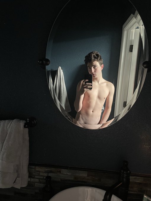 I&rsquo;m free, come play with me https://t.co/OM4pcPAnjd