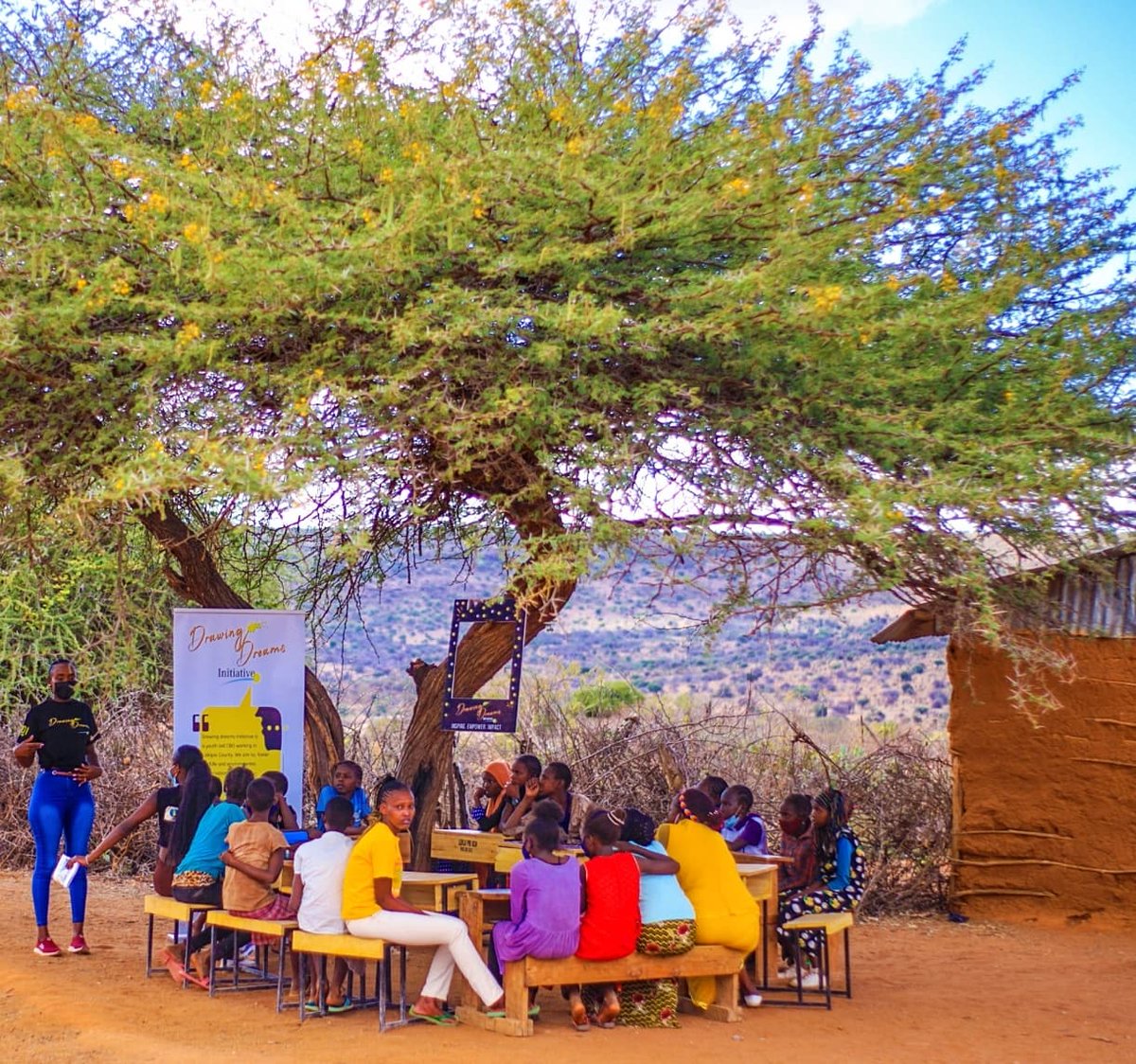 DDINITIATIVE's tweet photo. During #DDIMhmClubs the outdoor space comes in handy.Not only do these spaces promote candid and non-lecture based learning,but also develops reflective &amp; inquisitive thinking along w.problem-solving approaches in ‘real’ situations &amp; encourages holistic development of children. https://t.co/FpQZTFpEtX
